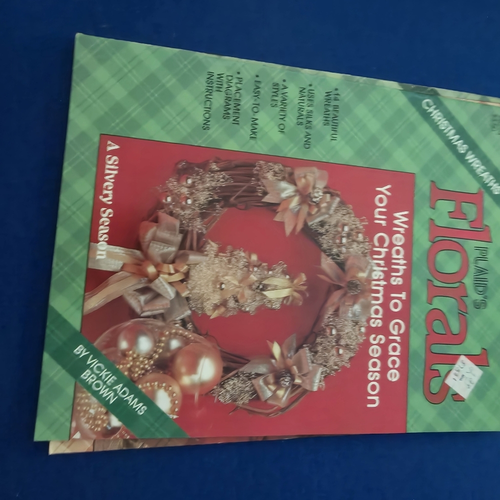 Assorted Craft Booklets - Picture 9 of 12